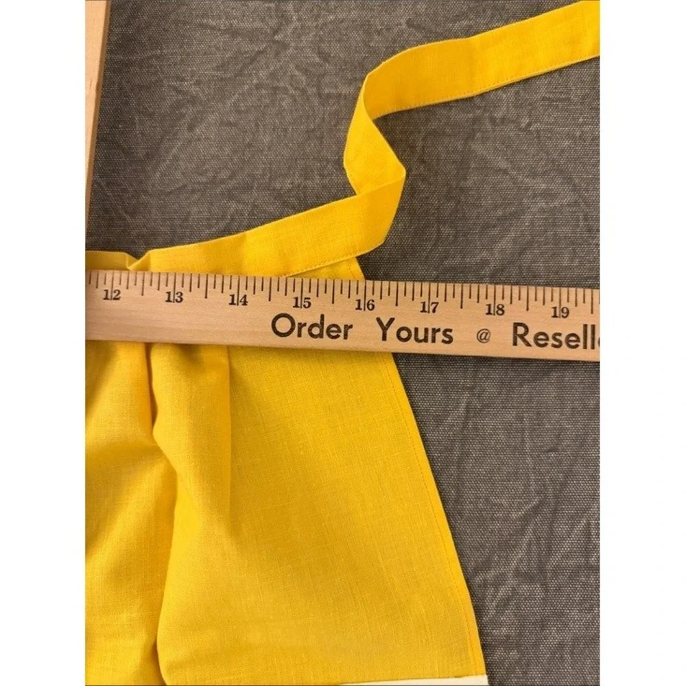 Blue Q Food Delivery Dish‎ Towel & Handtrykt Linde Polar Bear Seal Apron Set